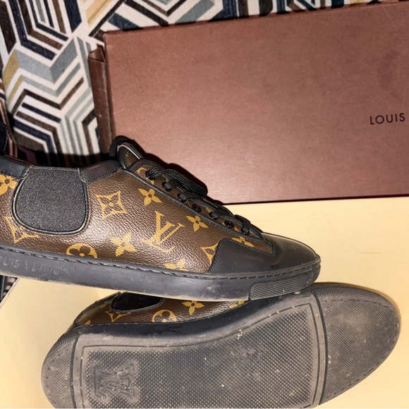 Louis Vuitton - Picture 2 of 3